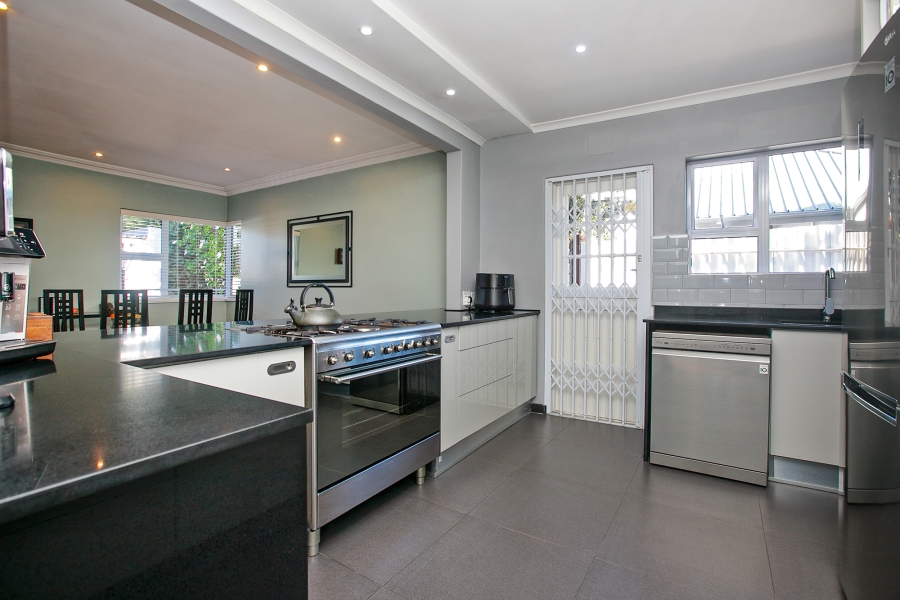 5 Bedroom Property for Sale in Claremont Western Cape